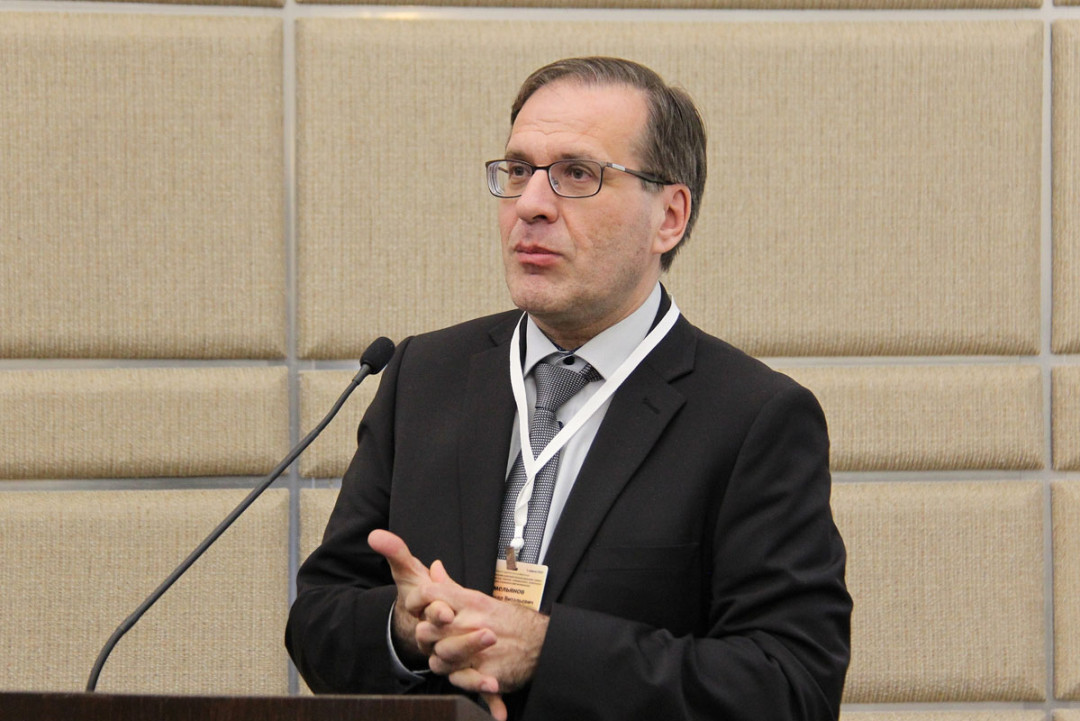 
                                                                            Емельянов Александр Викторович доктор медицинских наук,  профессор, заведующий кафедрой пульмонологии ГБОУ ВПО "Северо-западный государственный медицинский университет им. И.И.Мечникова".
                                                                              